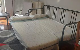 Soleado piso con terraza, piscina y a 8 ' centro